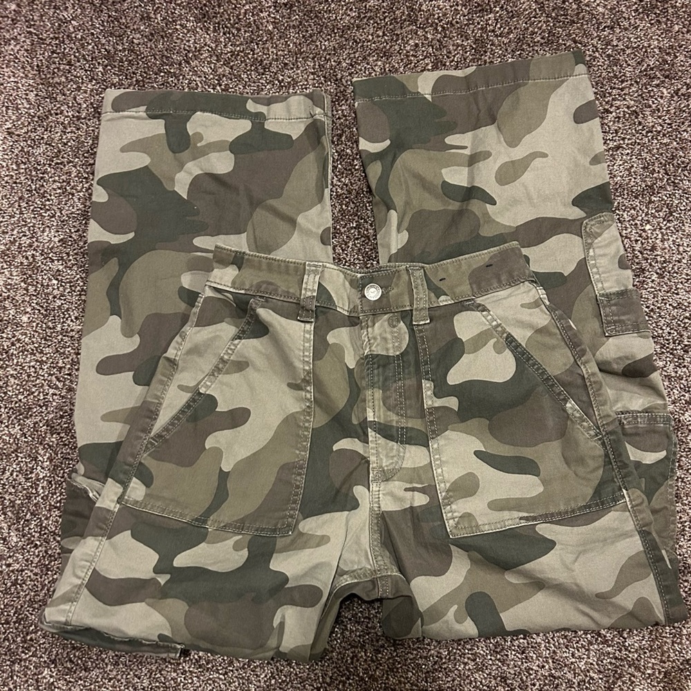 Hollister women’s size 26S wide leg cargo pants!